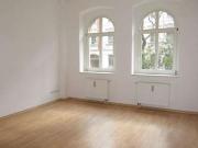 Mieter gesucht ! Laminat und großer Balkon !5