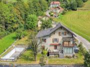 Miethaus mit 3 Wohnungen, Garage und großem Garten