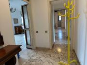 Milano, in zona 8, affitto ampie camere a studentesse