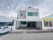 Milenio III. Casa a pie de calle con 3 recámaras, roof,...