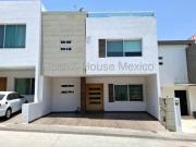 Milenio III, VENTA Casa con área de TV, 3 recámaras,...