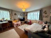 Miles Road, Mitcham CR4, 1 bed flat to rent, £1,450 pcm...