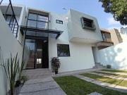 Minimalismo y confort en privada cerrada, Jiutepec Morelos