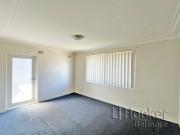 MINUTES FROM SCHOOLS & PUBLIC TRANSPORT