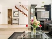 Miraflores. Alquilo hermosa casa 3 dorm. Amoblada. Cochera