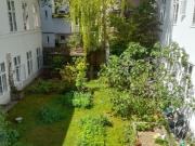 MIT EINBAUKÜCHE UND GRÜNBLICK