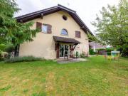 mit schönem Garten und Garage