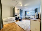 Mit sonnigem Balkon: Möbliertes Zimmer in großzügiger 2er WG