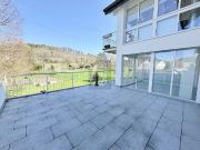 MIT WINTERGARTEN UND TERRASSE