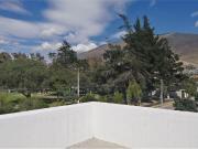 MITAD DEL MUNDO VENTA CASA CON PATIO TERRAZA Y BALCÓN