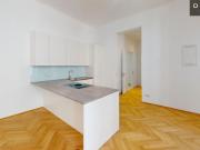 | MITTEN IM SIEBENTEN UND TOTAL RUHIG IN DEN INNENHOF...