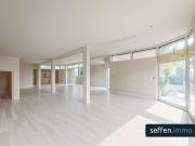 Mitten in Sülz: Gut sichtbares Eckladenlokal mit hohem...