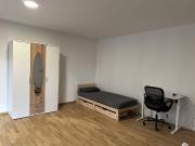 Möblert Privatzimmer Mit Terrasse in 4er WG im Muggenhof