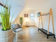Möblierte Dachgeschosswohnung mit Süd Balkon und...