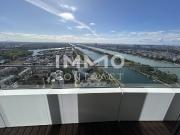 Möbliertes Apartment im 42. Stock mit Weitblick auf die... Möbliertes Apartment im 42. Stock mit Weitblick auf die...