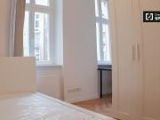 Möbliertes Zimmer in 6 Zimmer Wohnung in Neukölln zu...