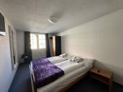Möbliertes Zimmer mit eigenem Bad – All in zum Wohlfühlen
