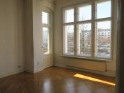 mod. Altbauwohnung gleich am Ku´Damm 5 Zimmer WG geeignet