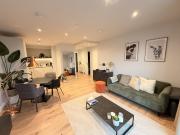 Modern 1 Bed Flat w/Balcony | London SE8 UNCLE