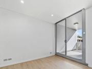 Modern 1 Bed + Study & 1 Car Park Space