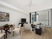 Modern 1 Bedroom Apartment in Bondi Junction with Parking