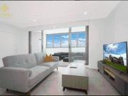 Modern 1 Bedroom Apartment in the Vibrant Heart of...