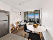 Modern 1 bedroom apartment near Bridge Rd/Church St tram...