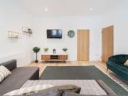 Modern 1 bedroom apartment to rent in Kensington, London