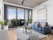 Modern 1 Bedroom Apartment with Car Space in Prime...