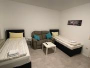 Modern 1 Bedroom Apartment with Kitchen