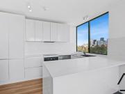 Modern 1 Bedroom Apartment with Stunning Sydney Skyline...