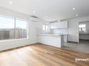 Modern 1 Bedroom Living with Outdoor Space