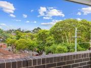 Modern 1 bedroom Loft Style Apartment with Balcony & Air...
