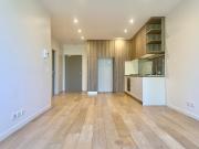 Modern 1 Bedroom + Spacious Study | Perfect for WFH...