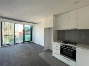 Modern 2 Bed 1 Bath 1 Carpark Apartment in CBD