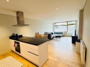Modern 2 Bed 2 Bath Apt is heart of Camden NW1