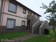 modern 2 bed apartment in secure par.