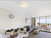 Modern 2 Bed Apartment Next To Station