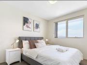 Modern 2 Bed Apartment Next To Station