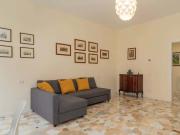 Modern 2 bed apartment w/balcony