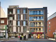 Modern 2 Bed Apartment with Terrace in Stratford