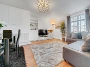 Modern 2 Bed Flat in East London Canning Town