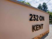 Modern 2 bed ground floor apartment with garden in the...