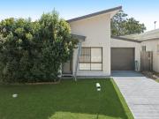 Modern 2 bedroom 2 bathroom Town House