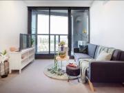 Modern 2 bedroom apartment in Carlton!