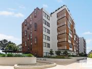 Modern 2 Bedroom Apartment In Central Location