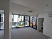 Modern 2 Bedroom Apartment in Precinct Pool, Gym &...