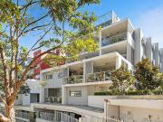 Modern 2 Bedroom Apartment in Premier Location