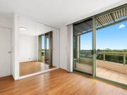 Modern 2 Bedroom Apartment in Prime Hornsby Location