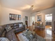 Modern 2 bedroom apartment in prime location!